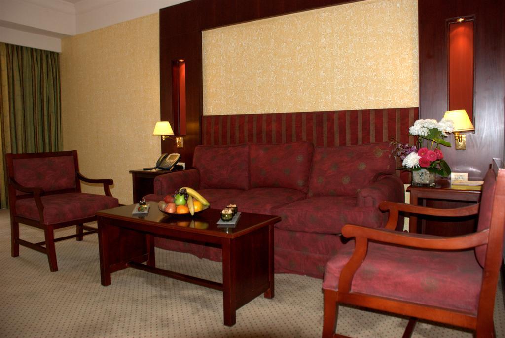 Safir Hotel Cairo Giza Quarto foto A suite at the hotel