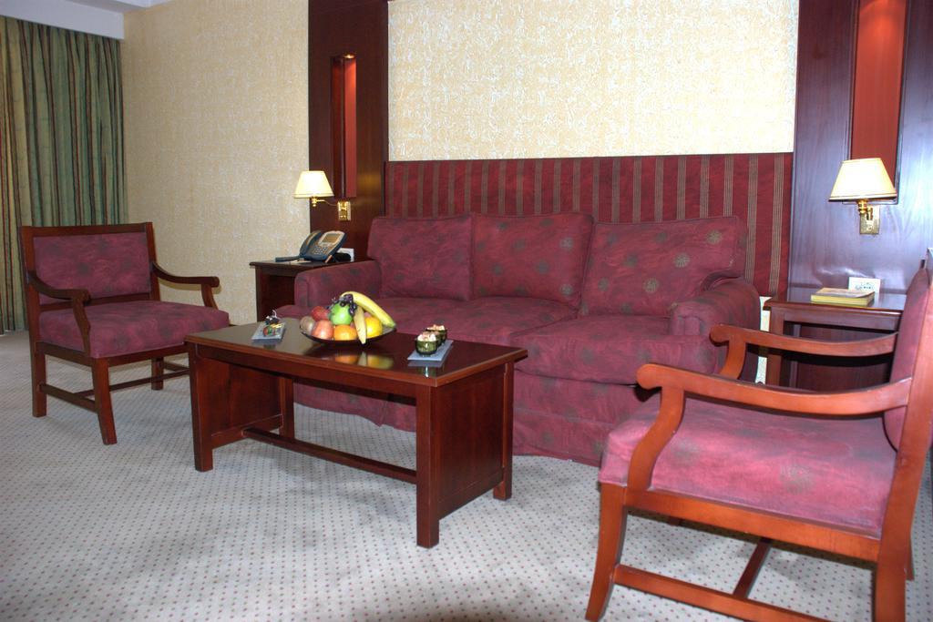Safir Hotel Cairo Giza Exterior foto A suite at the hotel